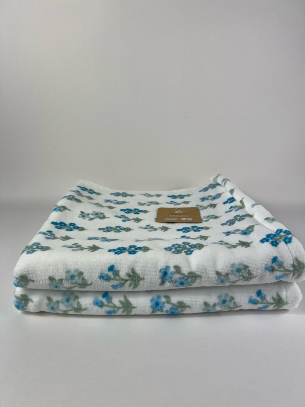 Deborah Connolly Bath Towels Blue White Floral Cotton Velour Set of 2 NEW